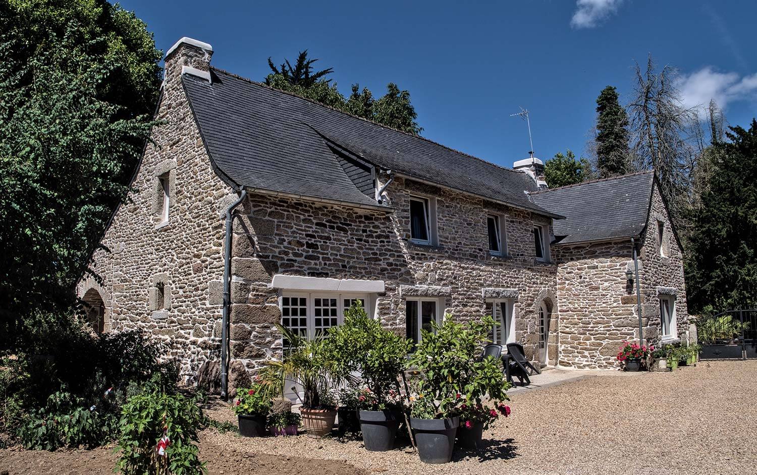 Maison en pierre aux joints rénovés